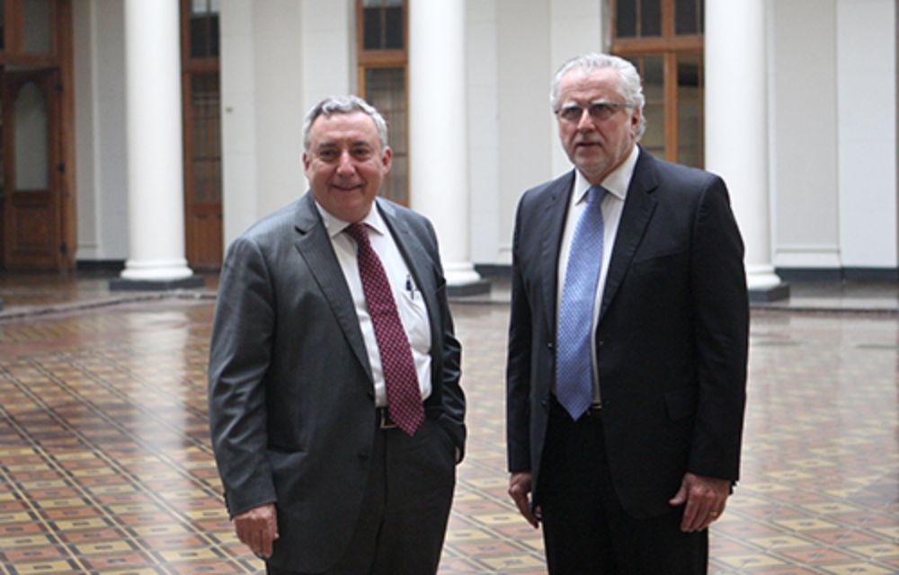 El Rector Vivaldi y el Ministro Máximo Pacheco coincidieron en la necesidad de trabajar de forma conjunta en el desarrollo de una política energética para Chile.