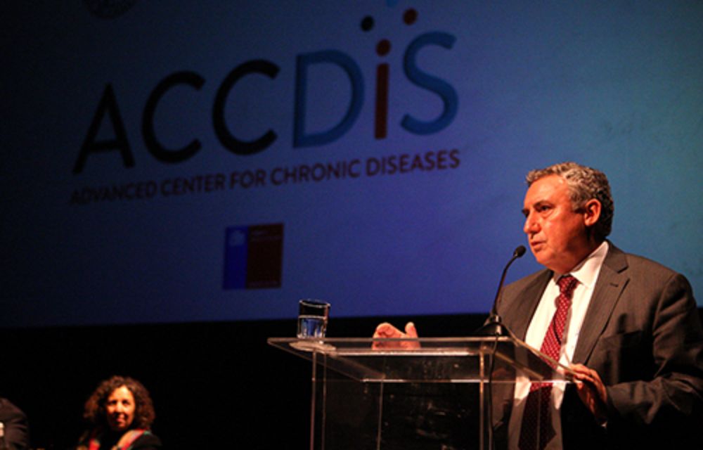 Rector Ennio Vivaldi Véjar.