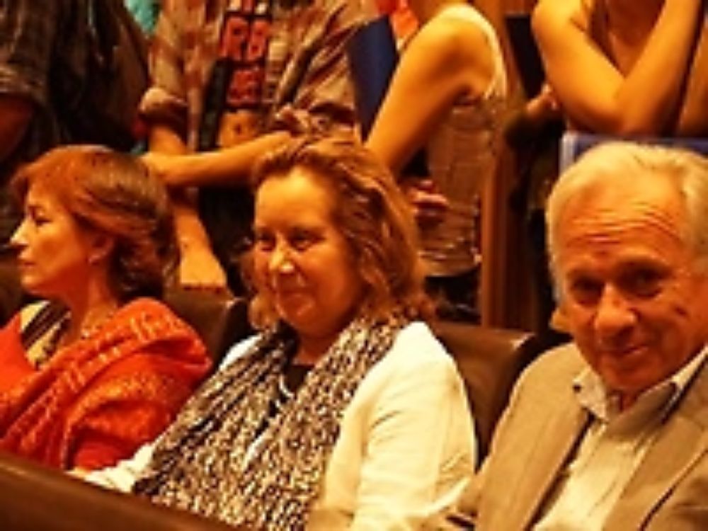 Asistieron a la reunión informativa numerosas autoridades, como la Decana de la Facultad de Arquitectura y Urbanismo, Marcela Pizzi y el Decano de FACSO Roberto Aceituno.