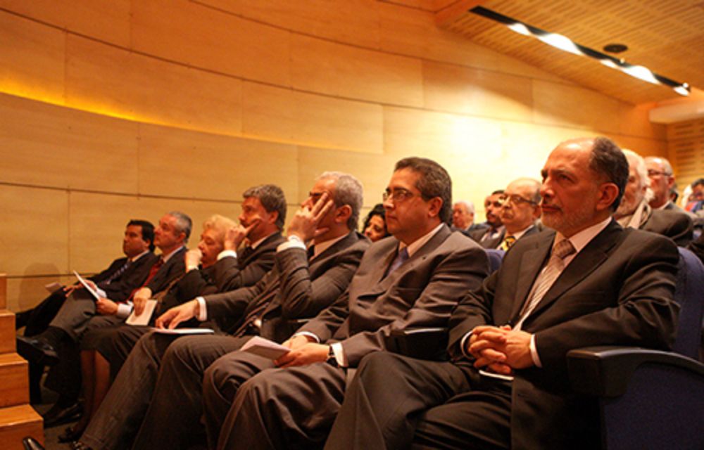 En la ocasión el Decano Harasic hizo un llamado a enfocar los debates a los temas de envergadura nacional, incluyendo el debate constitucional.