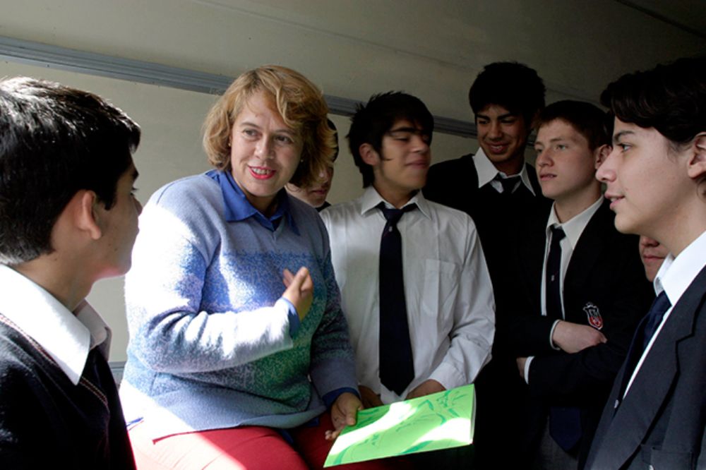 El Centro de Investigación Avanzada en Educación (CIAE) realizó una compilación de cifras sobre las condiciones y desarrollo laboral de los profesores y su formación inicial.