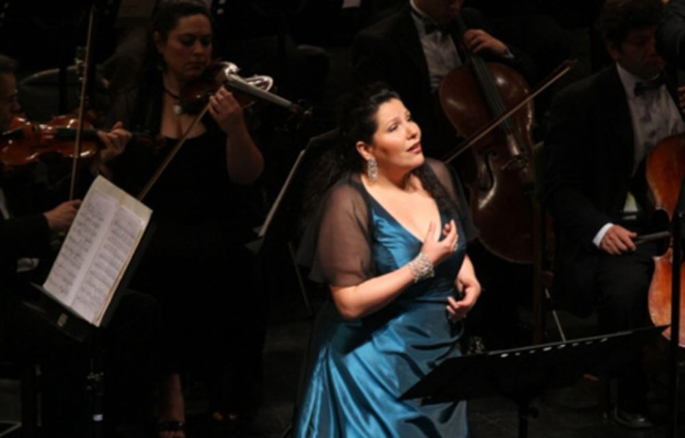 Maureen Marambio, soprano chilena. Estudió piano y canto en el Conservatorio de Música Izidor Handler y luego en el Instituto de Música de Santiago.