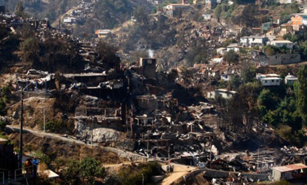 La fiscalización, una nueva institucionalidad y el factor local resultan claves, explican los académicos.