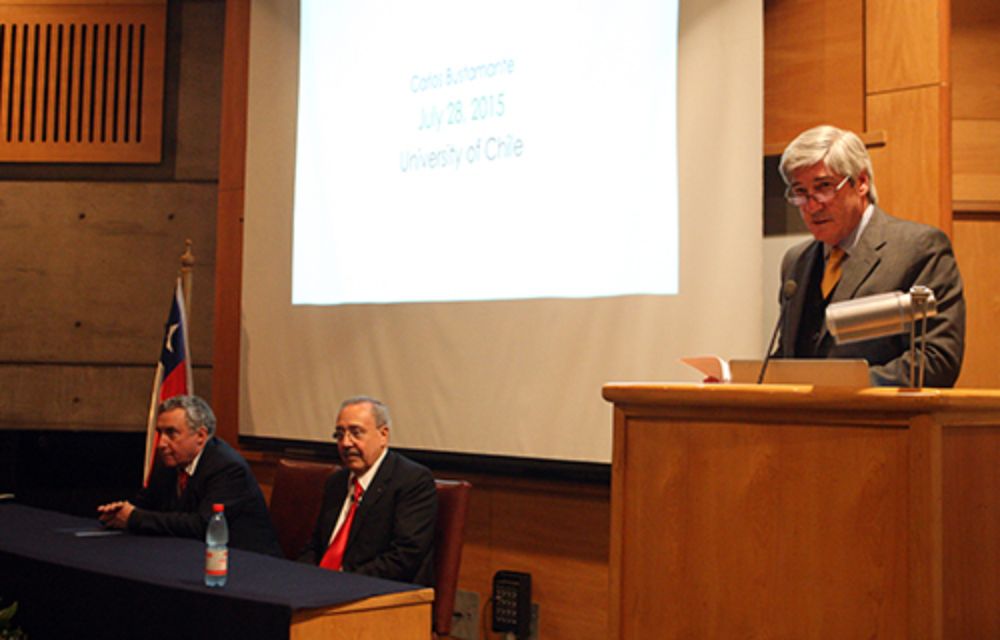 El decano de la Facultad de Ciencias Químicas y Farmacéuticas, Arturo Squella, destacó la trayectoria del Dr. Bustamante así como su preocupación por sus estudiantes y colaboradores.