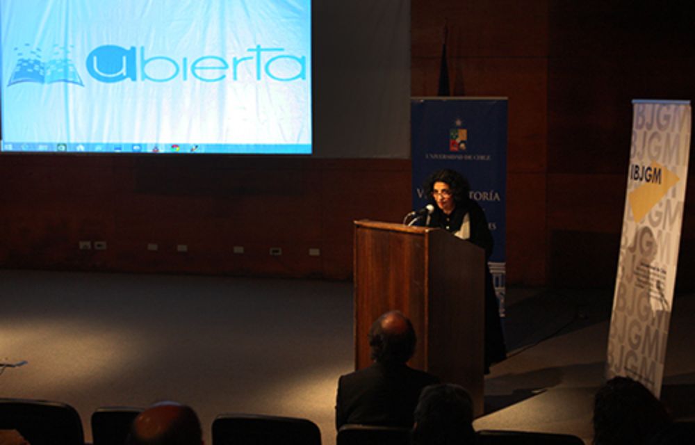 Faride Zeran, vicerrectora de Extensión y Comunicaciones de la U. de Chile.