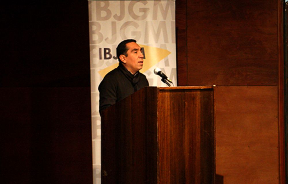 Profesor Claudio Millacura, parte del equipo académico del curso "Nuevas Miradas Sobre Género y Etnicidades"