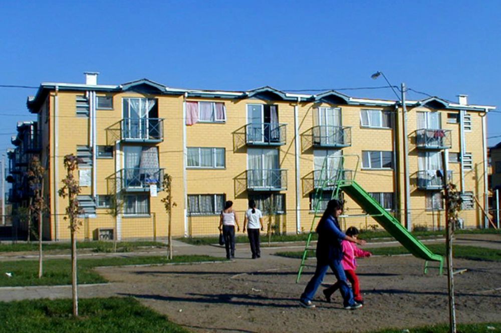 El profesor Jorge Larenas destacó que los allegados han podido instalar la idea de que la solución al conflicto habitacional es política y no técnica.