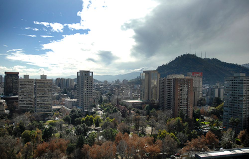 En los contextos de reconstrucción, como ha investigado el académico, el fenómeno de la gentrificación se acelera por la distribución del suelo. 