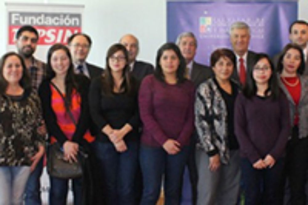 En la ceremonia se destacó la relevancia de apoyar a los estudiantes con un nexo coherente entre la institución universitaria y las empresas del rubro.