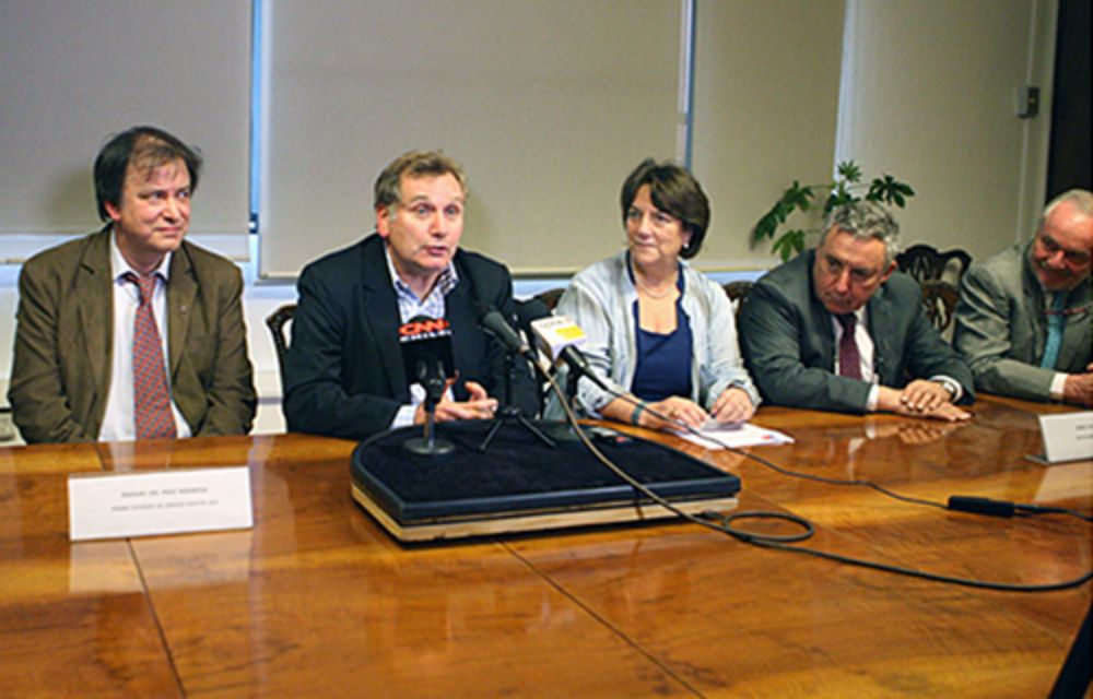 Como señaló la ministra Delpiano, el profesor obtuvo este reconocimiento por el "impacto de sus trabajos en el campo de la astronomía a nivel mundial".