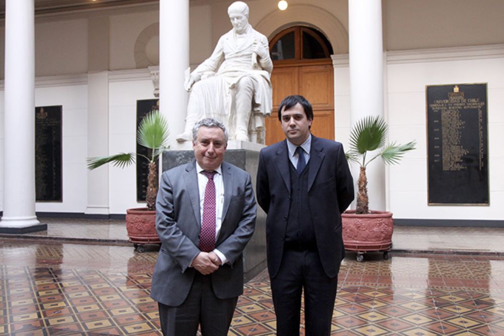 El Rector Ennio Vivaldi junto al nuevo director del CEAC, Diego Matte. 