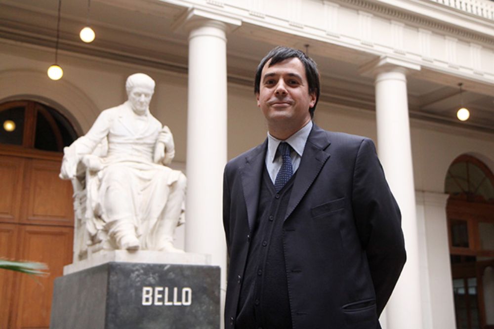 "Incorporarse a la U. de Chile la verdad es que es un motivo de orgullo, de alegría, estoy muy contento de entrar a la mejor Universidad", planteó Diego Matte luego de asumir la dirección del CEAC.