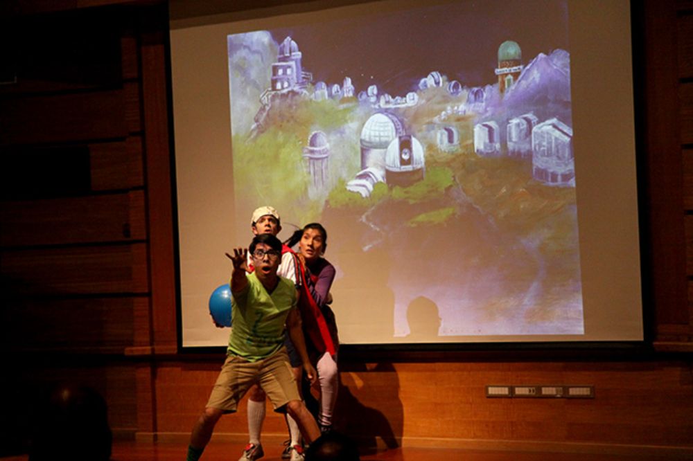 La presentación del libro se realizó con una obra de teatro introductoria a la historia de "Bitácora Planetaria. Cazadores de Eclipses".