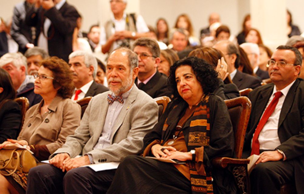 A la actividad asistieron autoridades universitarias como el vicerrector Juan Cortés y la vicerrectora Faride Zeran, además de decanos y miembros del Senado Universitario, entre otros.