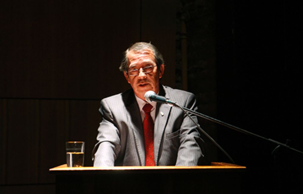 Ruben Parra habló en representación de los funcionarios reconocidos por sus décadas de servicio en FAU.