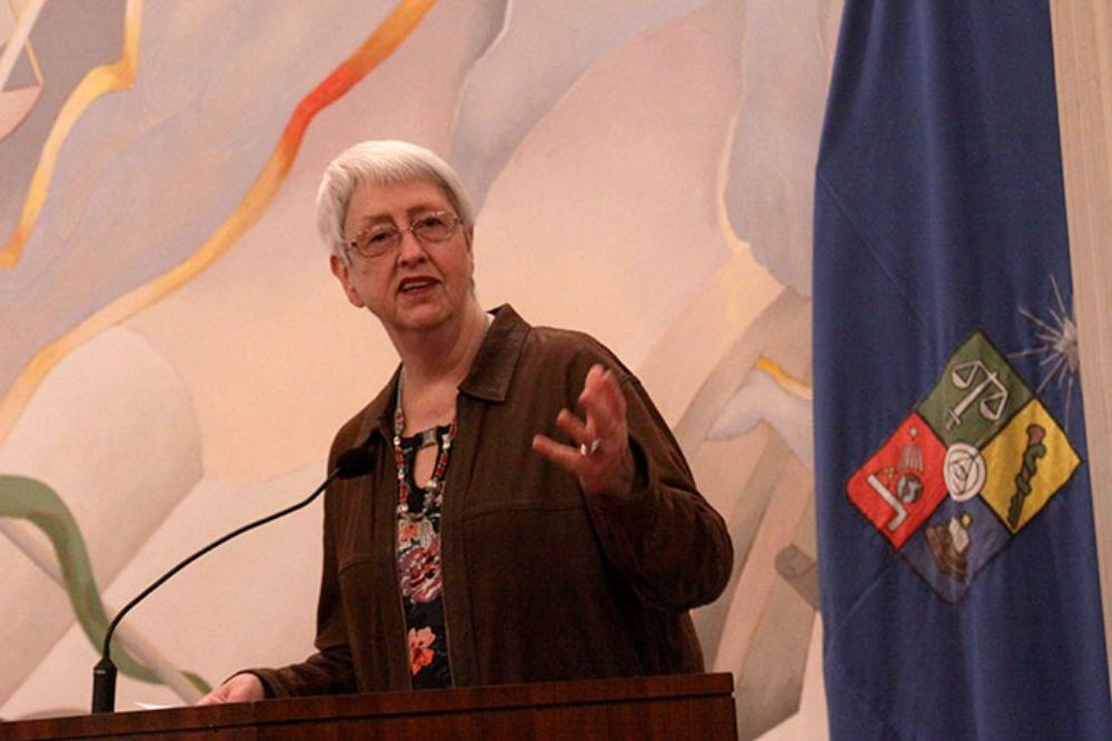 La profesora María Isabel Flisfisch, académica de la Facultad de Filosofía y Humanidades, con quien colaboró por más de 30 años Humberto Giannini. 