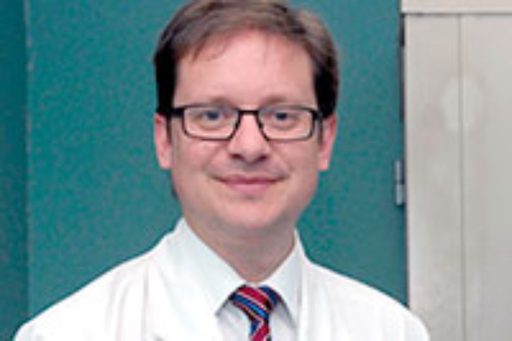 El Dr. Hayo Breinbauer, académico del Dpto. de Otorrinolaringología, explica que el "vértigo" no es un mal mayor, pero que afecta gravemente la calidad de vida.