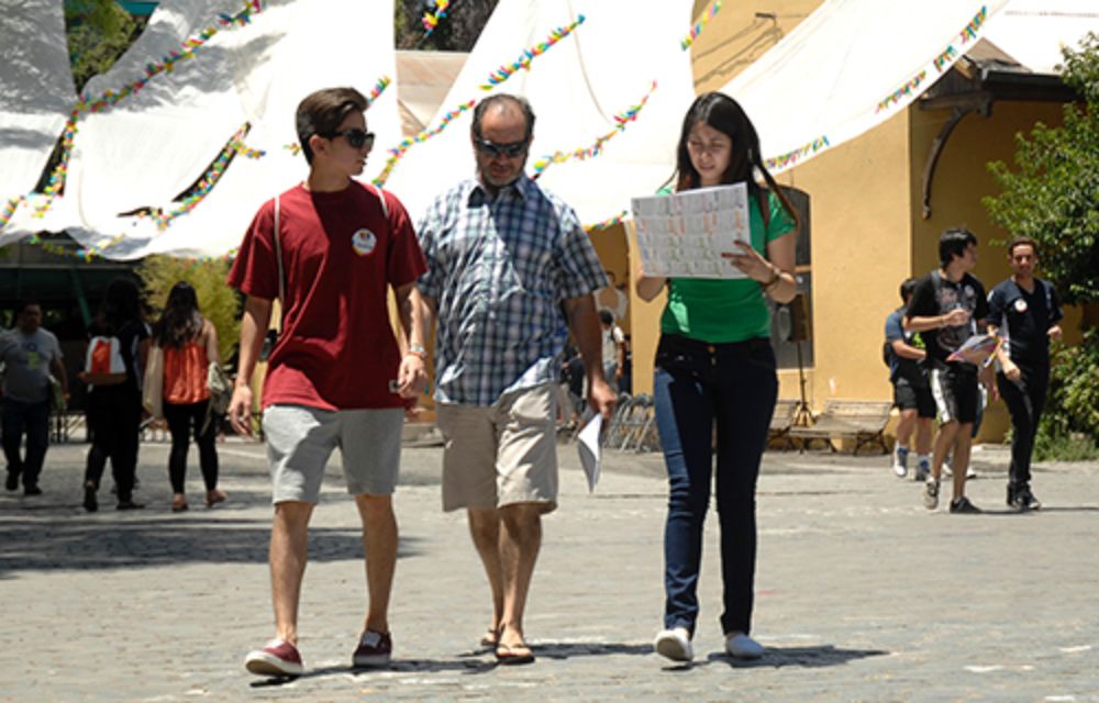 Estudiantes y sus familiares podrán conocer más de la Universidad de Chile gracias al trabajo de estudiantes, autoridades, funcionarios y académicos. 