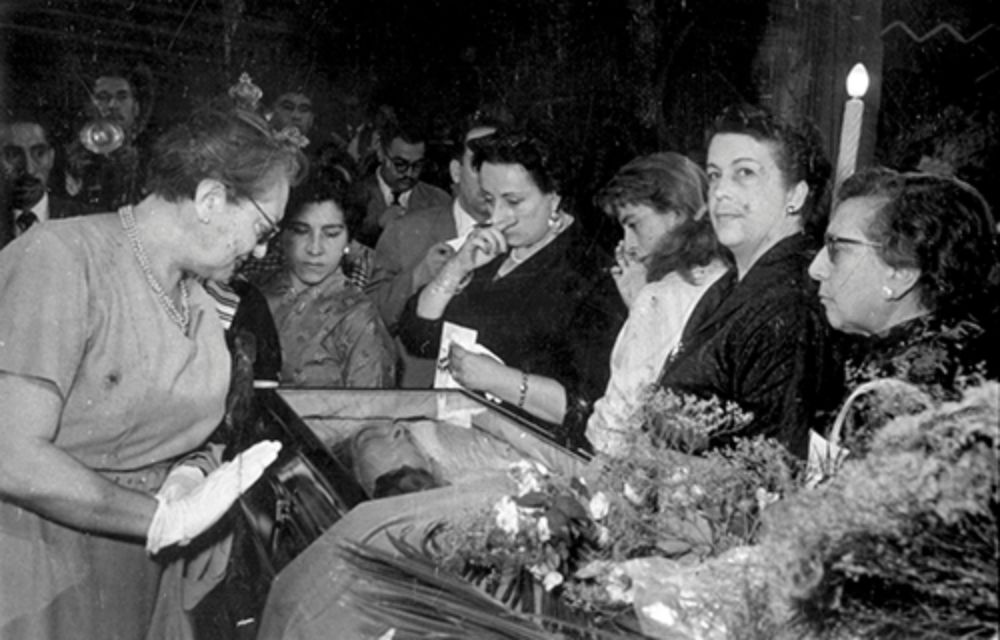 El pueblo de Chile, en todos sus estratos, géneros y credos, pasaron a despedir a la poeta en su último adiós