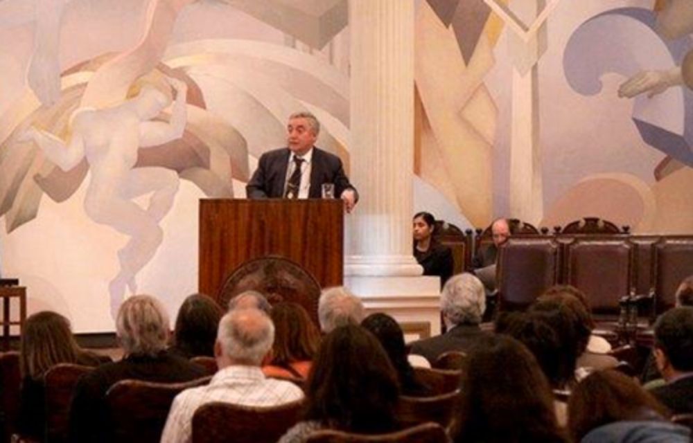 El Rector de la Universidad de Chile, Ennio Vivaldi, en la inauguración del seminario.