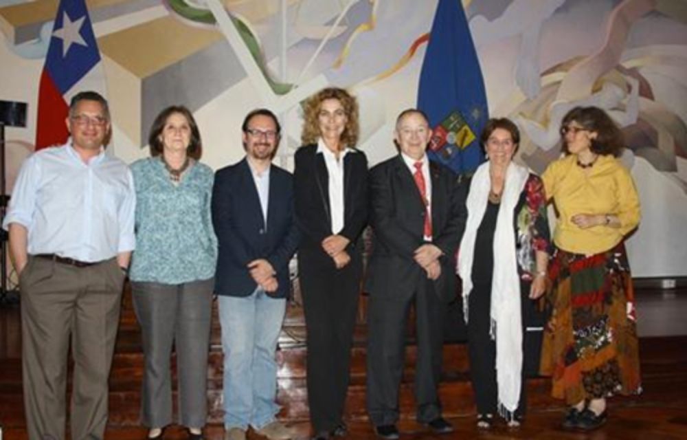 Los invitados internacionales, Kathinka Evers (4ta de izq. a derecha) y el Dr. Jean-Pierre Changeux (5to) junto al equipo del seminario.