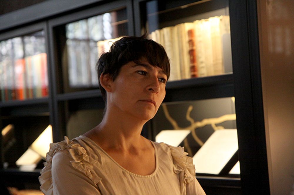 Alejandra Araya destacó que una artista de tal trayectoria como Cecilia Vicuña entregara una obra con tanto significado a esta exposición.