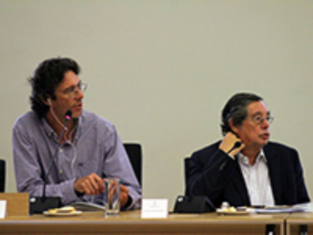 De izquierda a derecha: el senador Claudio Pastenes y el Vicepresidente del Senado, Carlos Ruiz.