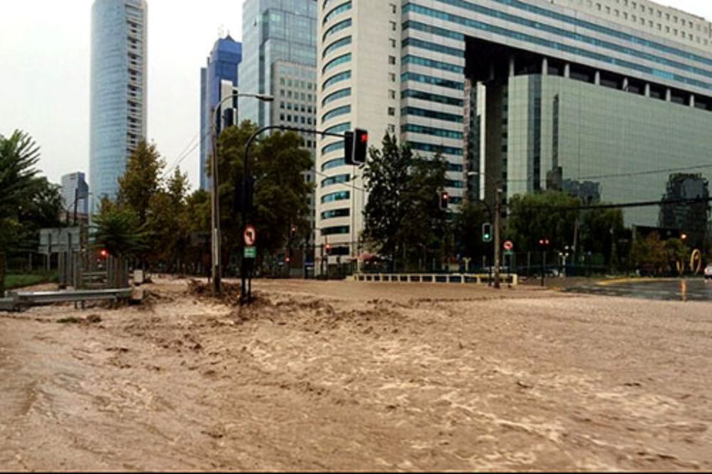 La situación vivida en diferentes comunas de Santiago ganó notoriedad por los daños provocados a la propiedad pública y privada.