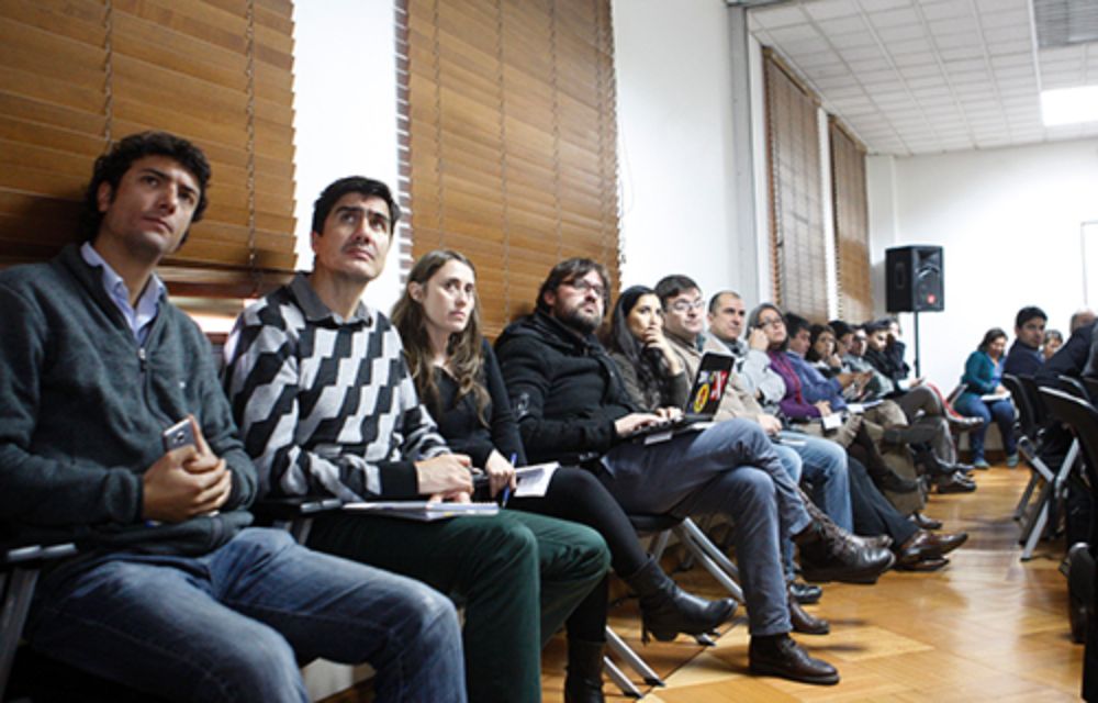 En Santiago, los encargados de planeamiento, arquitectura, infraestructura, entre otros, asistieron a la charla del profesor Campos.