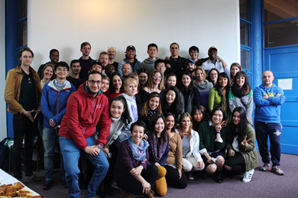 Actualmente son sesenta estudiantes de veinte nacionalidades distintas, provenientes de los 5 continentes