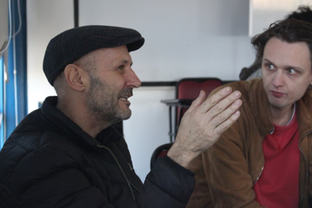 Anthony ya está generando actividades artísitcas y Johannes está interesado en estudiar la postdictadura chilena