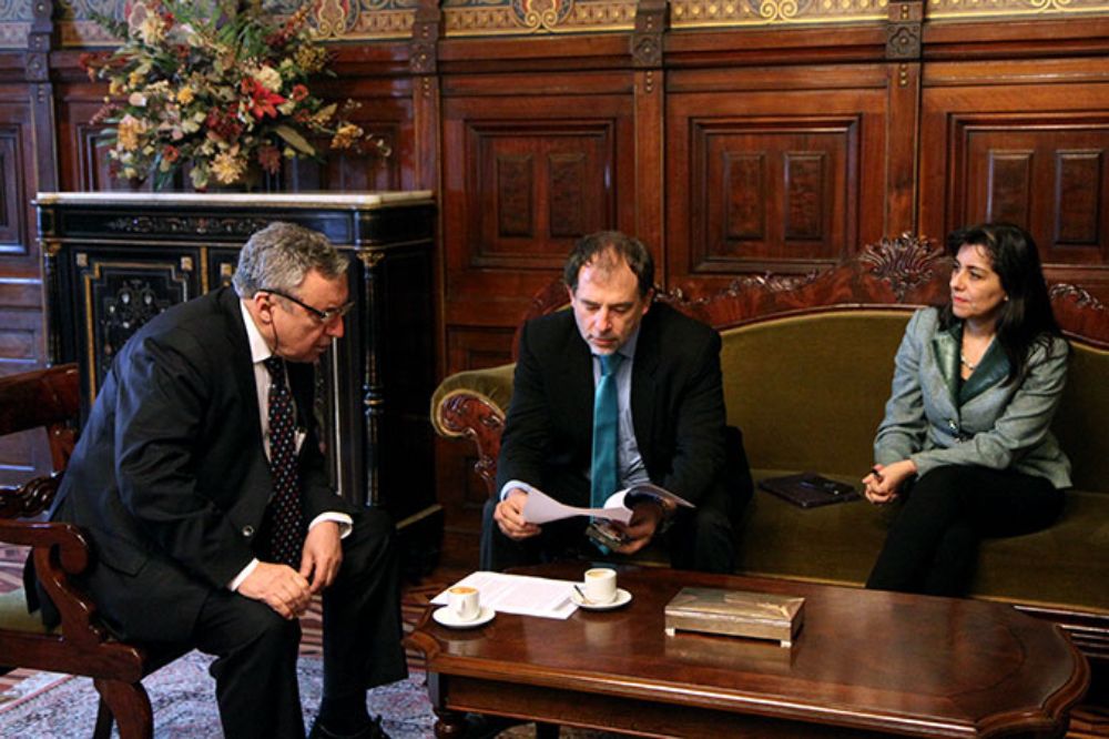 El estudio realizado por la Universidad de Chile respaldará un proyecto de ley que busca realizar varios cambios a la ley del tabaco, incluyendo la restricción para fumar en parques y playas.