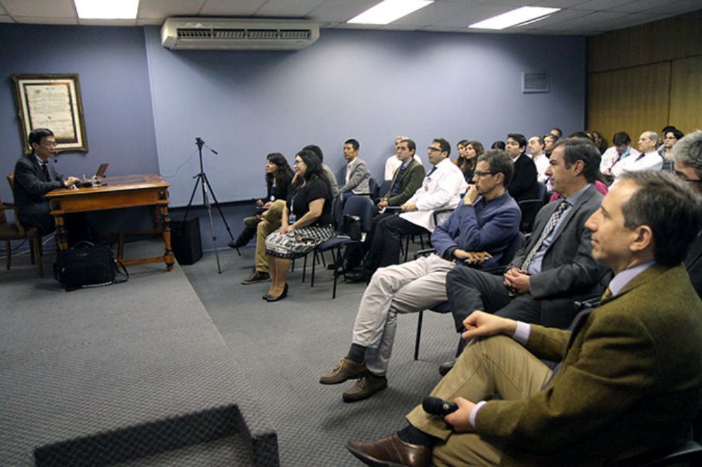 En el marco de su visita el Dr. Shimizu dictó la conferencia "Diez años de experiencia en educación de salud a distancia en Asia: posible expansión a Chile".