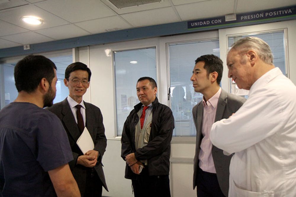 El especialista en cáncer gástrico sostuvo reuniones con representantes de la Universidad de Chile.