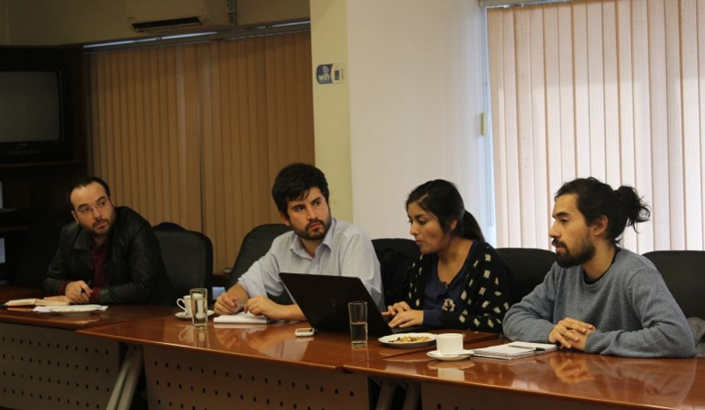 (De izq. a der.) Pablo Duarte, Secretario Ejecutivo del CEv; Fernando Carvallo, Director CEFECh; Camila Rojas, Presidenta FECh; y José Zapata, Secretario de Comunicaciones FECh.