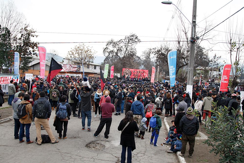 Vecinos, organizaciones sociales y autoridades recibieron a la feminista Angela Davis quien visitó Chile en 1972 y que hoy regresó a nuestro país por el Encuentro eXcéntrico.