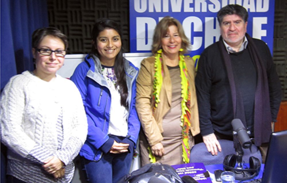 El debate fue que contó con la participación de Carolina Guzmán, Camila Rojas y Ernesto Águila, fue también transmitido via streaming y por redes sociales.