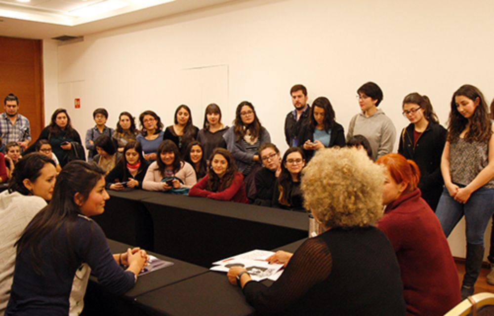 Davis compartió su experiencia y visiones respecto a temas como el feminismo, la violencia de género y la alimentación.