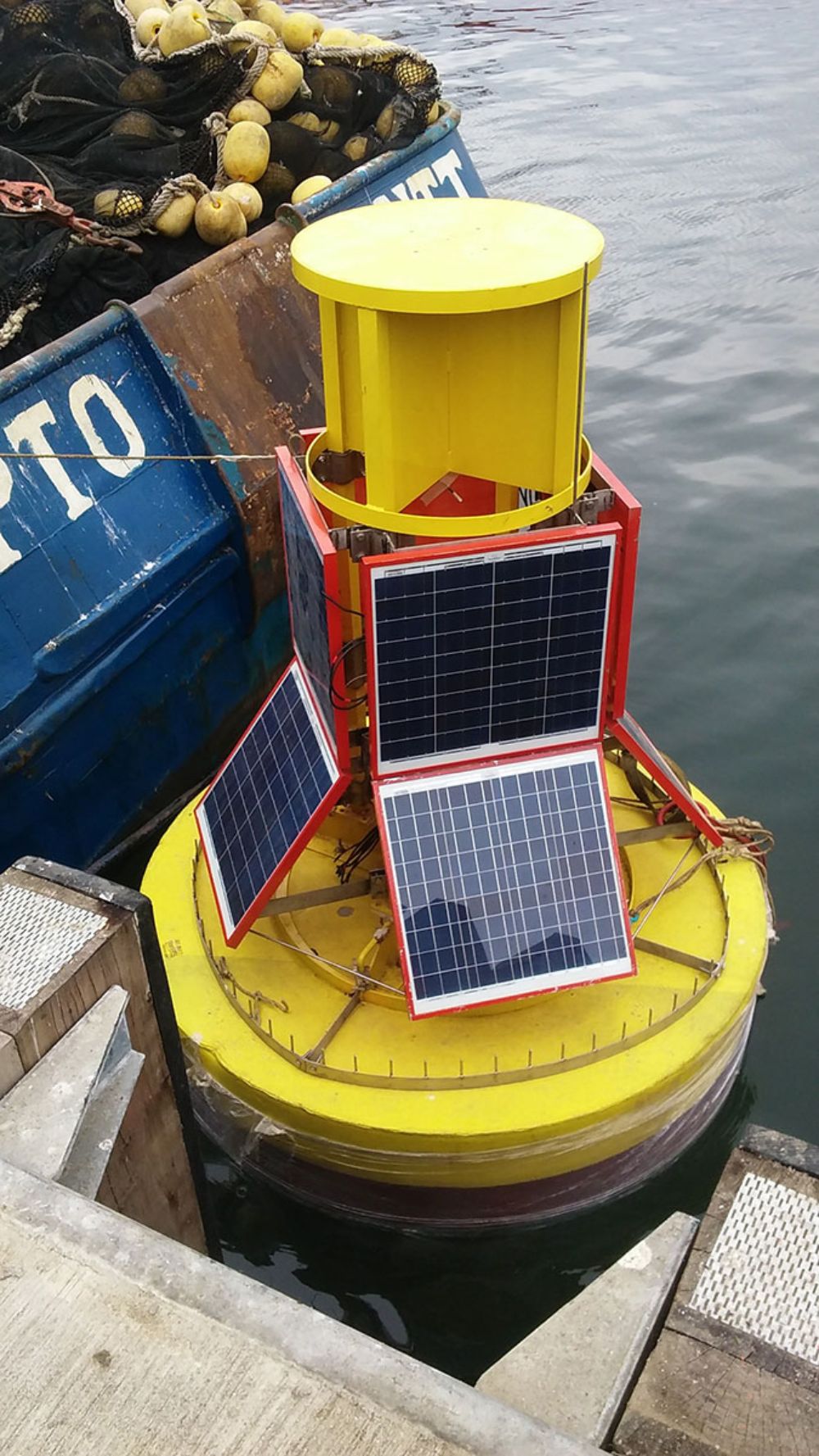 La boya es una iniciativa conjunta entre el C(R)2, la Facultad de Ciencias Físicas y Matemáticas de la U. de Chile, y la Universidad de Concepción.