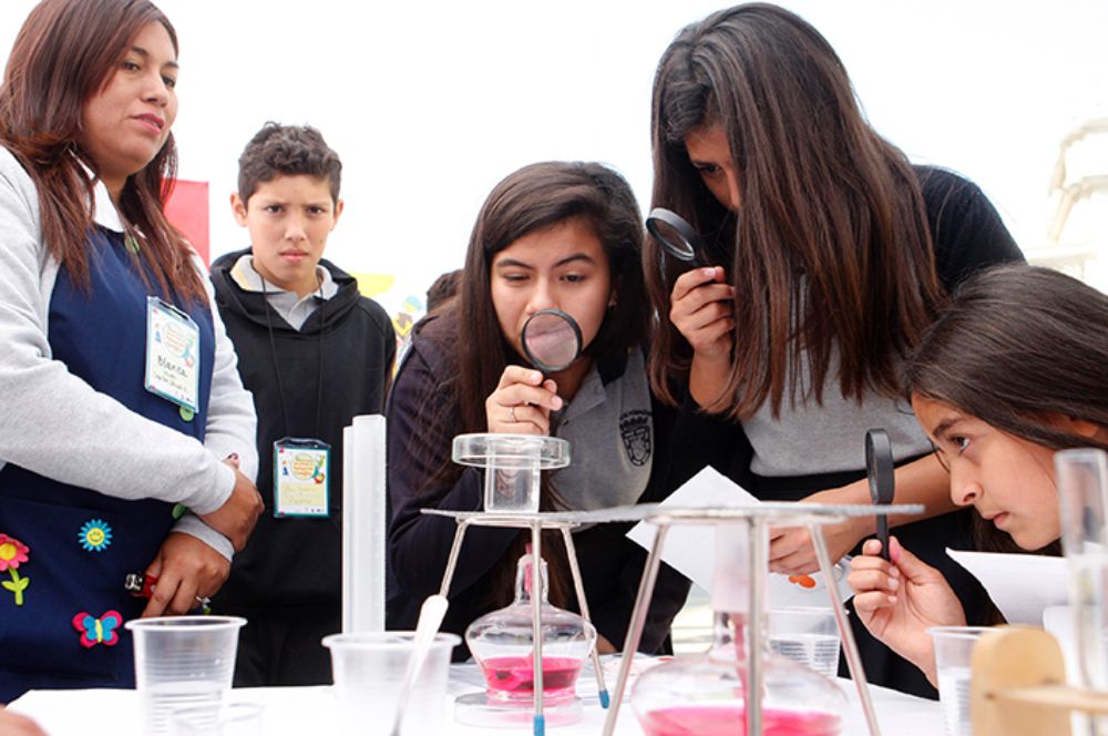 A juicio de las académicas no sólo se trata de un tema que ataque a la ciencia, sino que a todo ámbito debido al machismo inherente a la sociedad chilena.