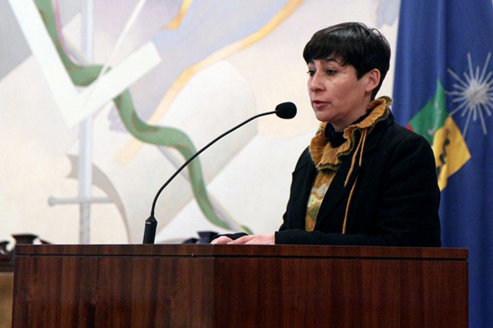 Alejandra Araya manifestó que la realización de esta actividad en la U. de Chile representa "un momento muy importante porque es el anhelo de la institución de abrir las puertas".