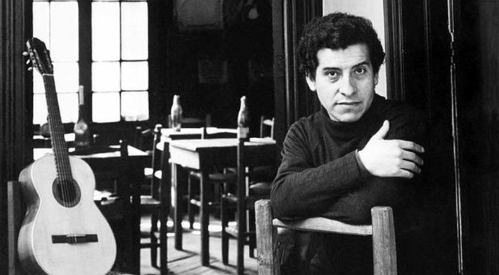 Víctor Jara, de quien se interpretarán "Luchín" y "El cigarrito" en el programa de la Sinfónica en el Teatro U. de Chile.