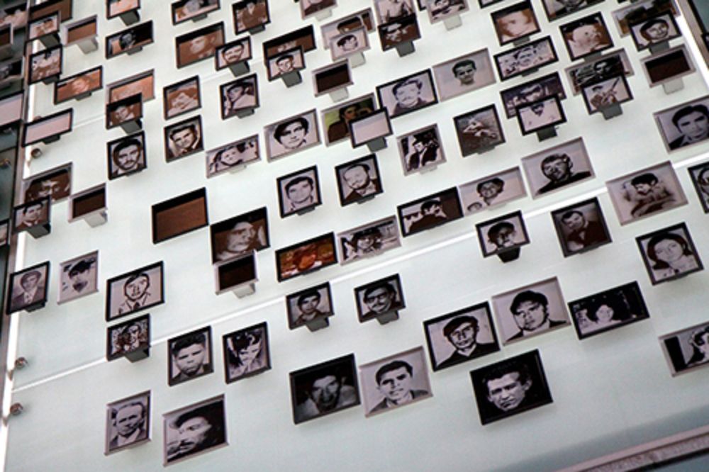 La Cátedra de Derechos Humanos, creada por la Vicerrectoría de Extensión y Comunicaciones, ofrece el Curso de Formación General "Derechos Humanos en Chile: una mirada crítica al pasado, presente"