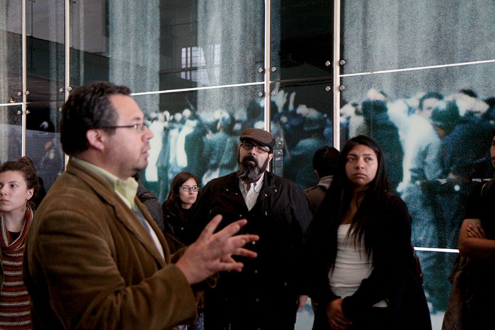De aquí en adelante el trabajo del curso se enfocará en abordar las distintas violaciones de derechos humanos que ocurren en Chile