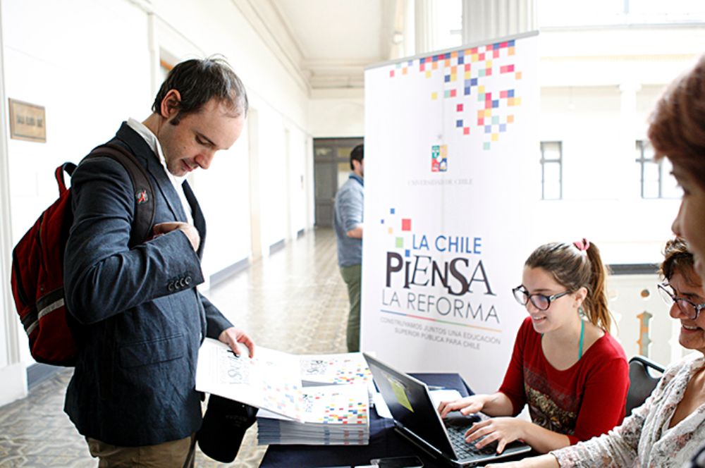 La próxima sesión de los ETT será el miércoles 2 de noviembre a las 12:00 donde se abordará el tema del acceso y equidad con la presentación del académico Cristián Bellei.