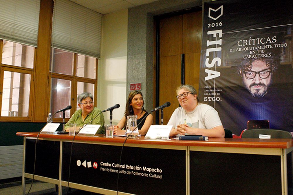 Junto a las doctoras Laura Gallardo y Jocelyn Simmonds, moderó la mesa Andrea Obaid conductora del programa "Tecnociencia" en Canal 13 Cable.