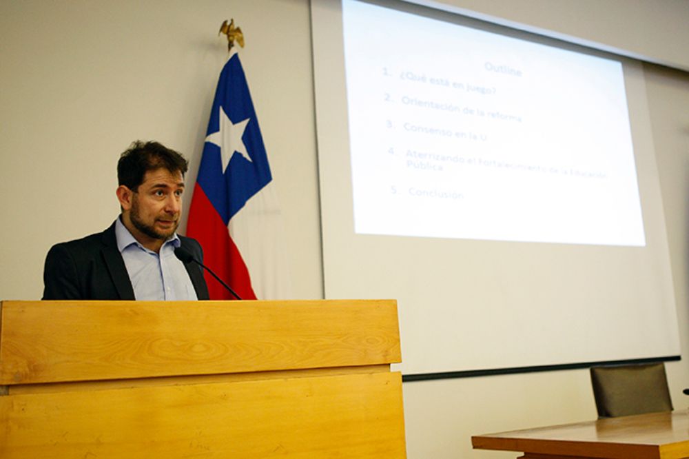 Uno de los riesgos de este proceso es que "de alguna forma se perpetúe el status quo, entendiendo éste como un sistema mercantilizado de la Educación Superior", dijo el académico.