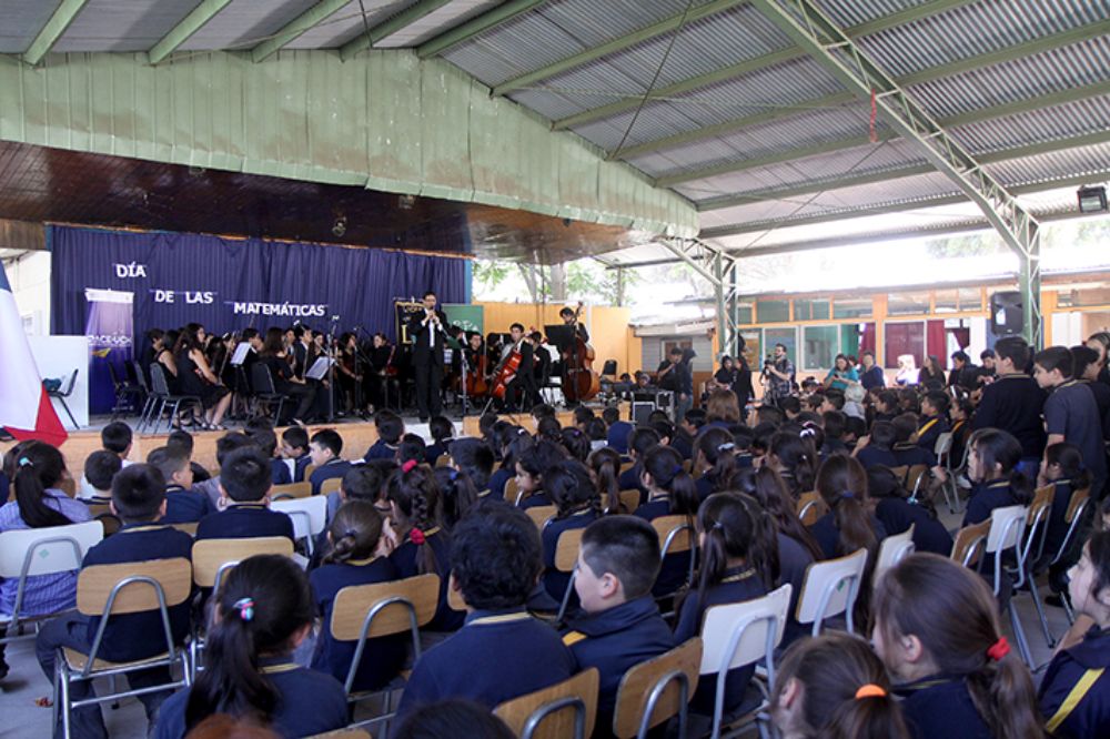 Este 9 de noviembre el programa PACE Uchile realizó el taller "ARPA: Música para la resolución de problemas".