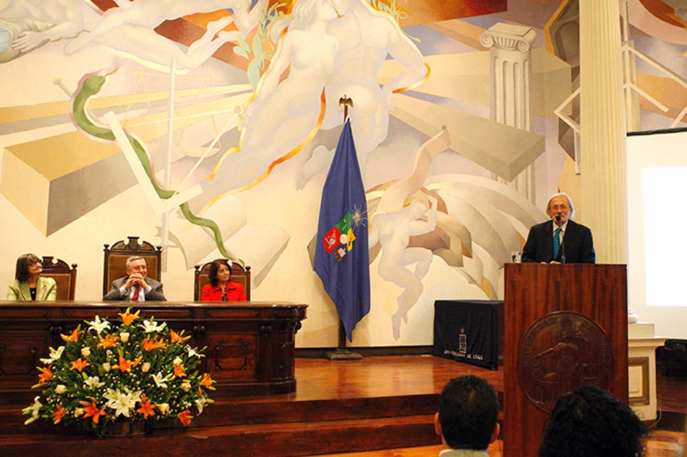 El profesor Brugnoli, que realizó un discurso en representación de los galardonados, aseguró que la docencia debe desafiar los límites del conocimiento.