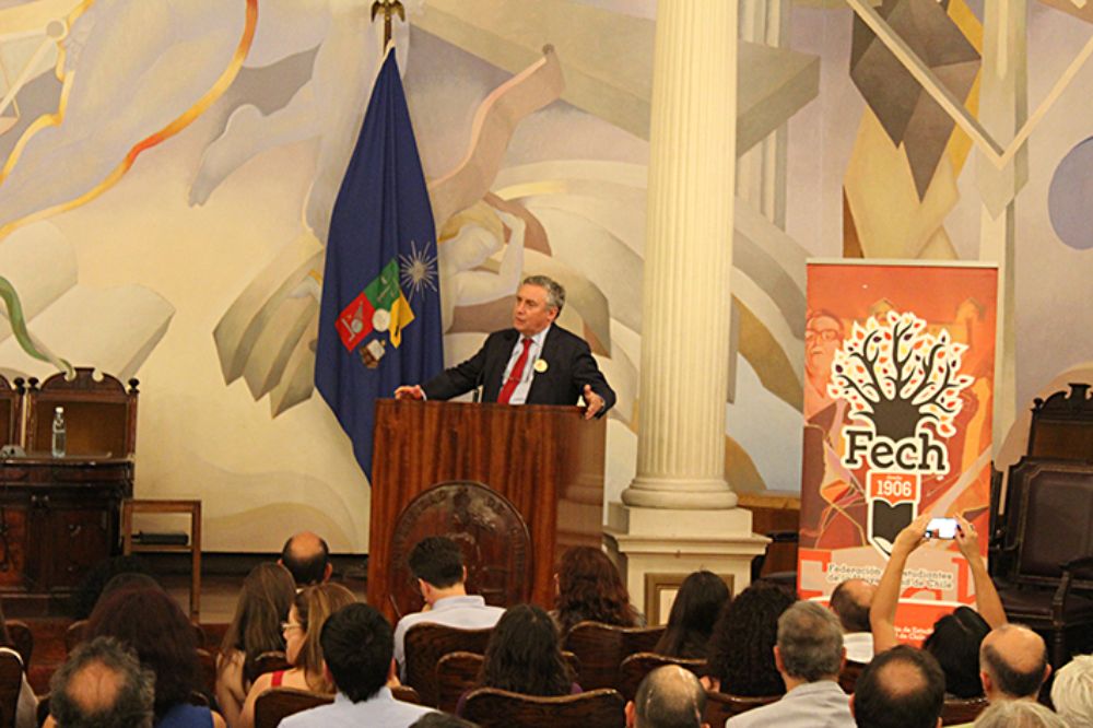 El Rector Ennio Vivaldi, recordó y reflexionó en torno a aquellos años en que la comunidad universitaria vivió la intervención de la dictadura cívico-militar.